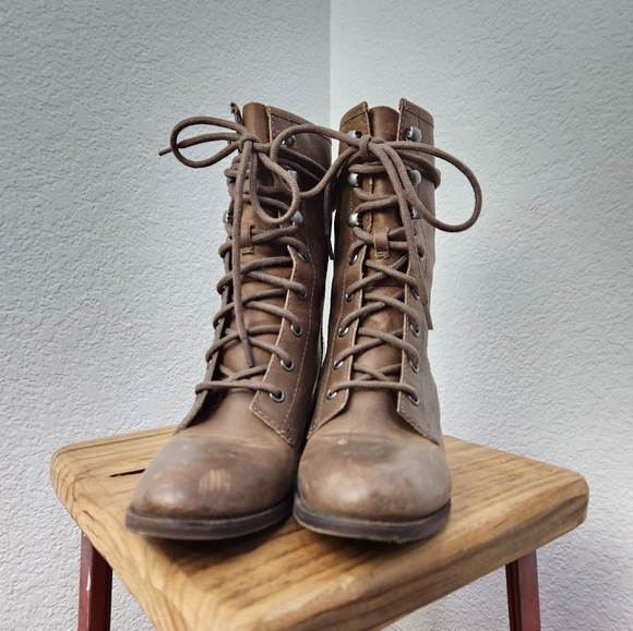 Boots - Picture 9 of 10